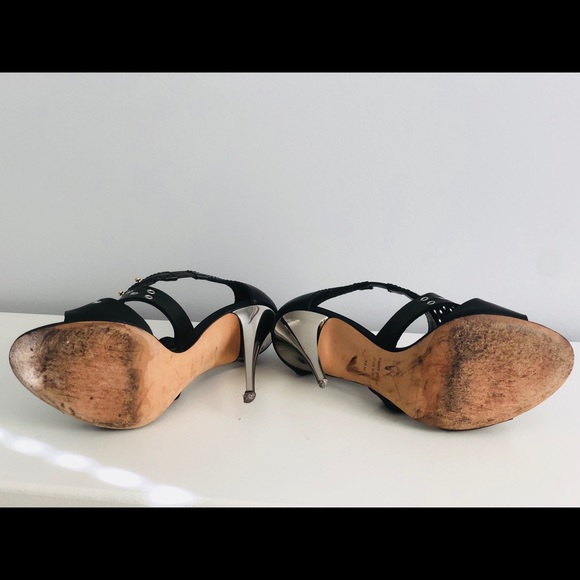Guissepe Zanotti Black Heels with Metal details - Picture 2 of 3